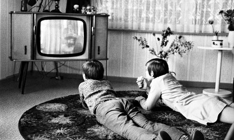 children-watching-tv-1972-008