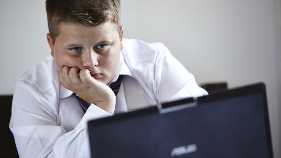 20140925-018-boy-online-contact